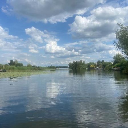La Mare Houseboat Hotel Nederhorst den Berg Bagian luar foto