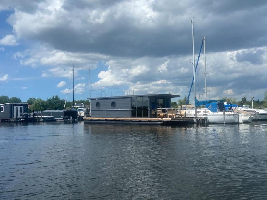 La Mare Houseboat Hotel Nederhorst den Berg Bagian luar foto
