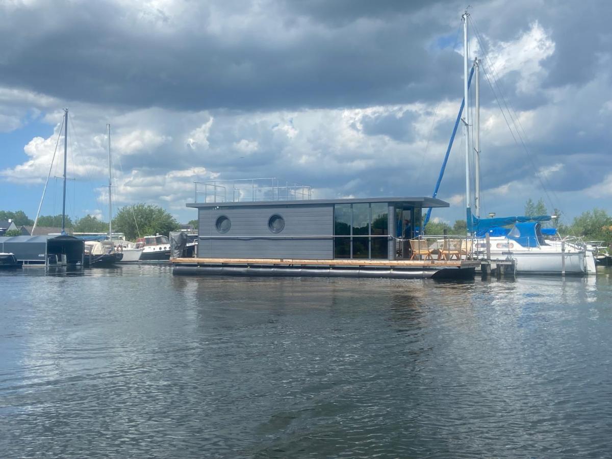 La Mare Houseboat Hotel Nederhorst den Berg Bagian luar foto