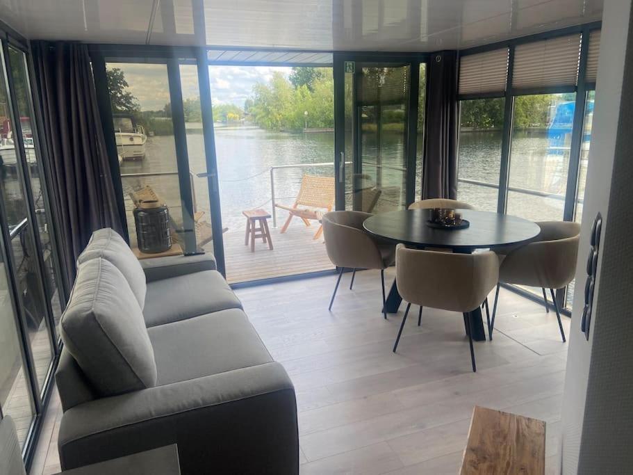La Mare Houseboat Hotel Nederhorst den Berg Bagian luar foto