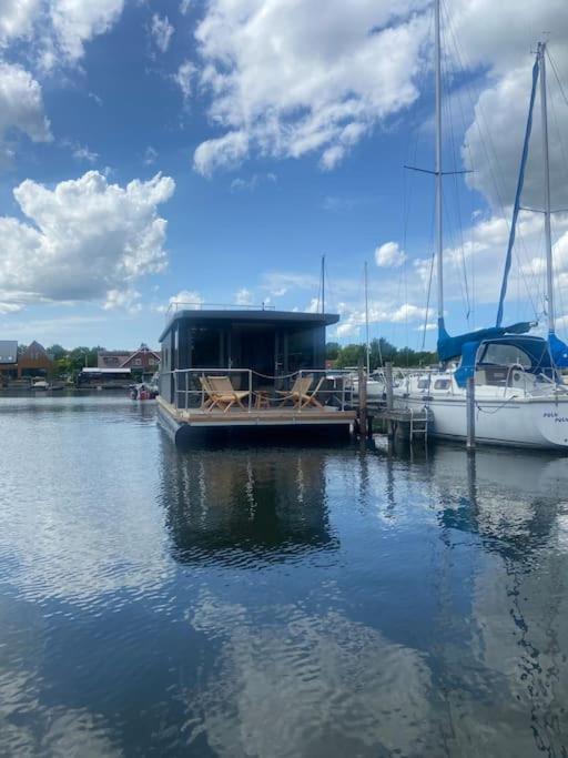 La Mare Houseboat Hotel Nederhorst den Berg Bagian luar foto