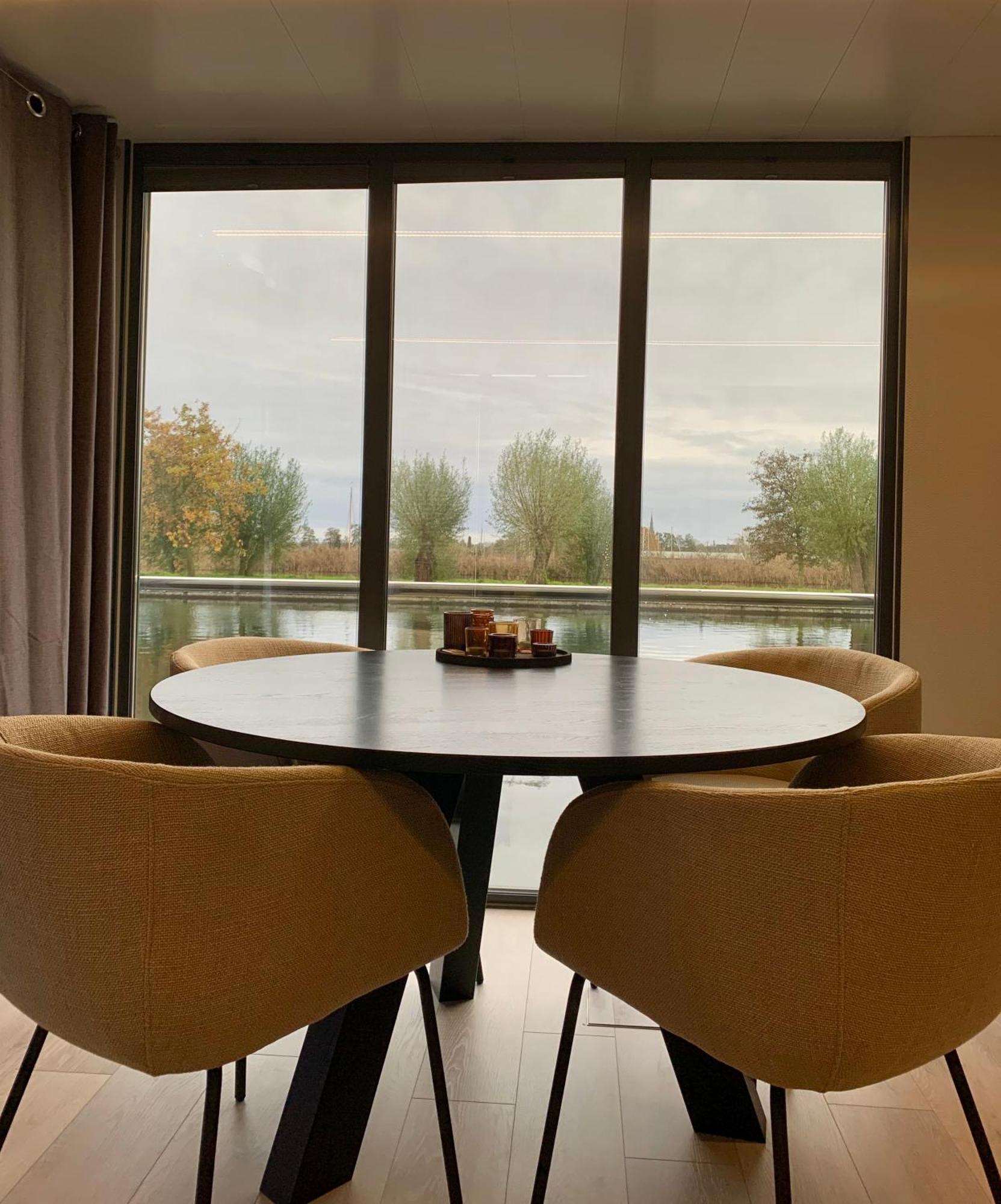 La Mare Houseboat Hotel Nederhorst den Berg Bagian luar foto