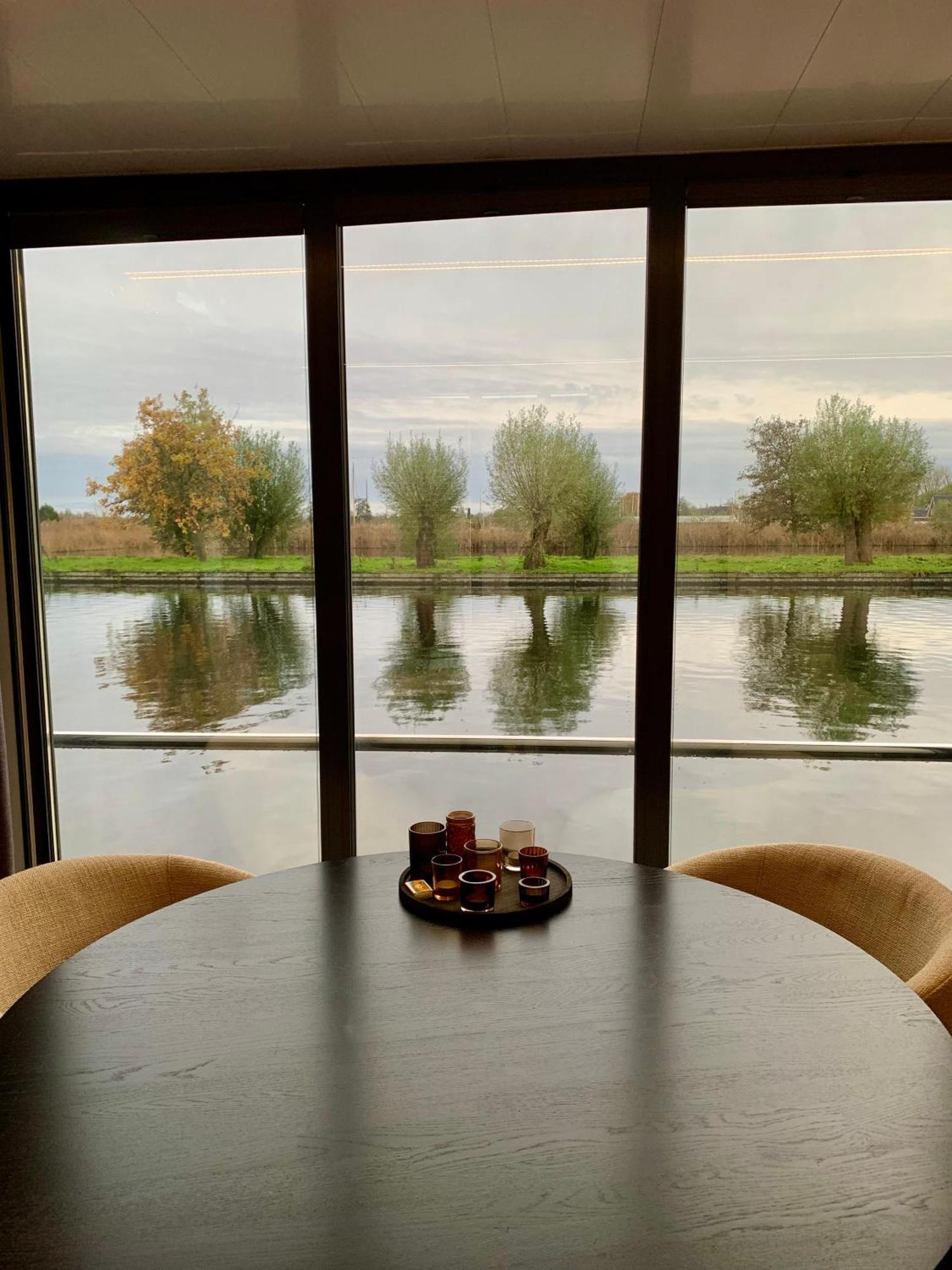 La Mare Houseboat Hotel Nederhorst den Berg Bagian luar foto